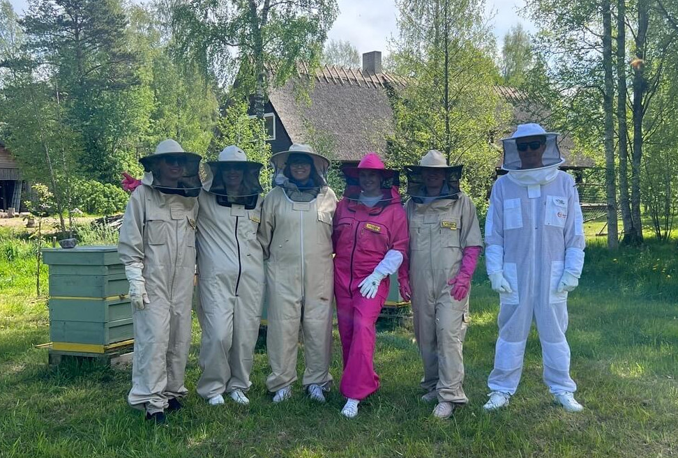 Visit Pärnu mesilakülastusel aeglane hetk
